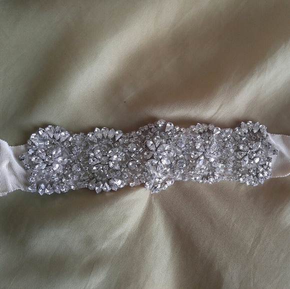 Essense of Australia Wedding Dress Style D1679 - Picture 6 of 8